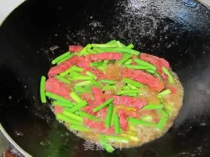 Make stir-fried beef with garlic sprouts step 6