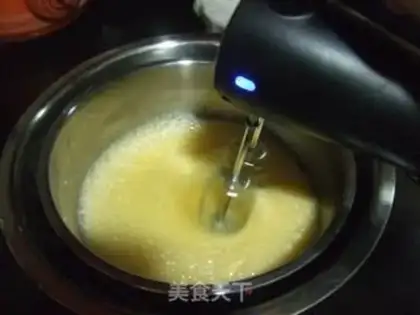 Make Whole egg sponge cake step 2