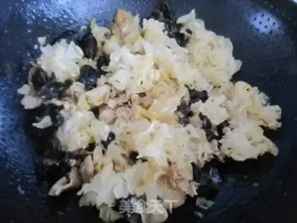 Make Fried ears with pork slices step 4
