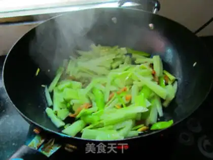 Make Cucumber with red oil step 2