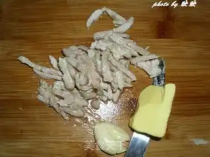 Make Fried rice with beans and cabbage and shredded pork step 3