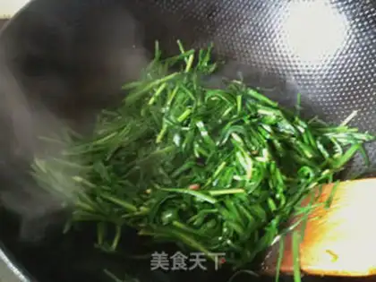 Make chives scrambled eggs step 5