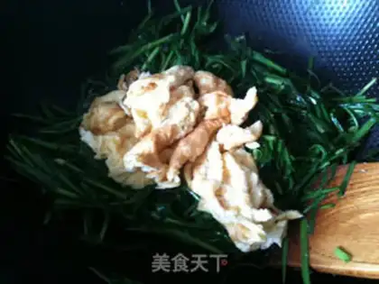 Make chives scrambled eggs step 6