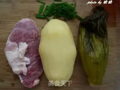 Make Braised potatoes with pickled cabbage step 0