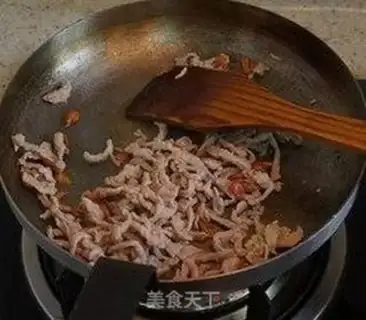 Make Table-top fried rice noodles step 6