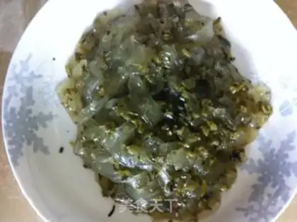 Make stir-fried pickles with vermicelli skin step 3