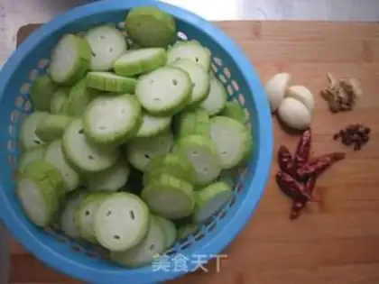 Make Garlic towel gourd step 0