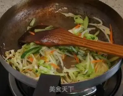 Make Table-top fried rice noodles step 7