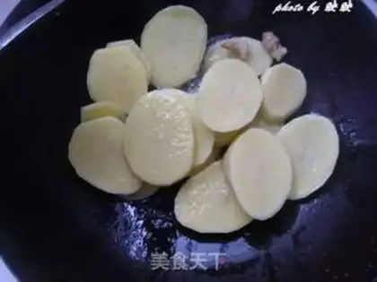 Make Braised potatoes with pickled cabbage step 3