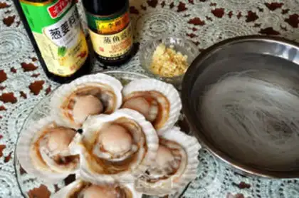 Make Steamed scallops with garlic and vermicelli step 0