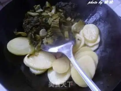 Make Braised potatoes with pickled cabbage step 4