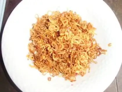 Make Hokkien prawn mee step 8