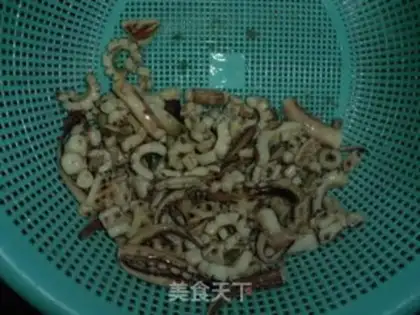 Make stir-fried squid with colorful peppers step 3