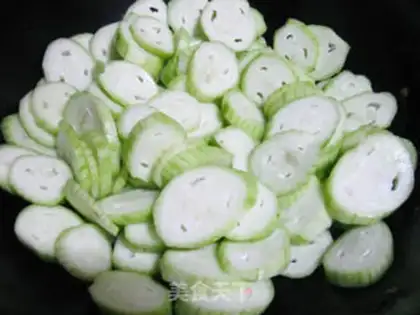 Make Stewed gluten with loofah step 2