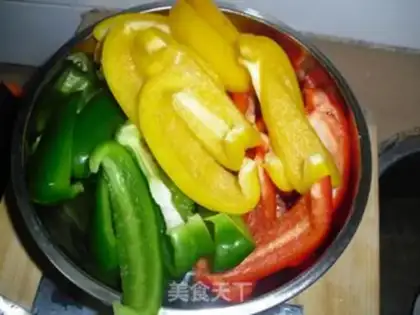 Make stir-fried squid with colorful peppers step 4