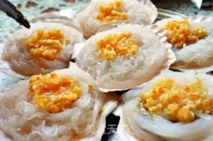 Make Steamed scallops with garlic and vermicelli step 3