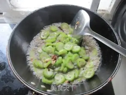 Make Garlic towel gourd step 3