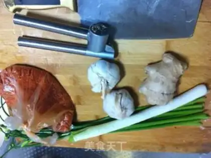 Make stir-fried pickled radish with bacon step 1