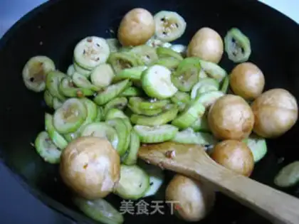Make Stewed gluten with loofah step 4