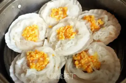 Make Steamed scallops with garlic and vermicelli step 4