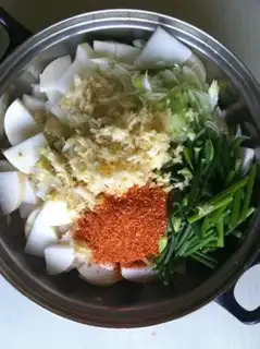 Make stir-fried pickled radish with bacon step 2