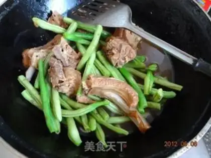 Make Stewed potatoes with ribs and kidney beans step 4
