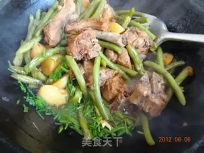 Make Stewed potatoes with ribs and kidney beans step 7