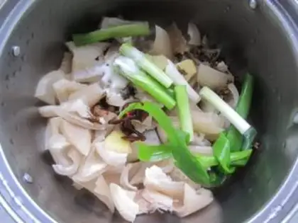 Make Pork skin with pepper step 1