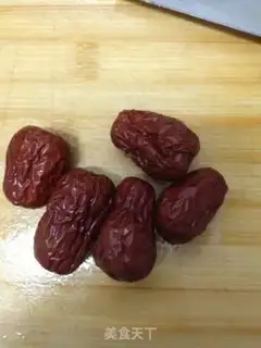 Make Crispy red date ball step 1