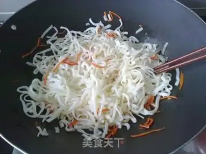 Make fried rice noodles step 3