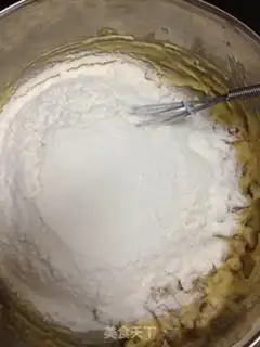 Make Crispy red date ball step 7