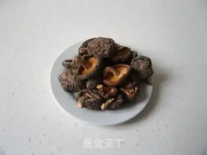 Make Mushrooms, Cordyceps sinensis and chicken soup step 0