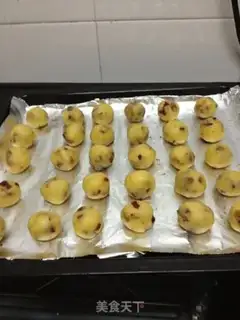 Make Crispy red date ball step 10