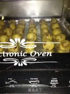 Make Crispy red date ball step 11