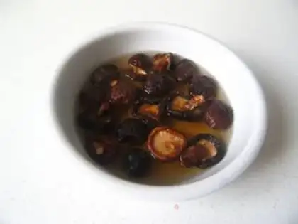 Make Mushrooms, Cordyceps sinensis and chicken soup step 3