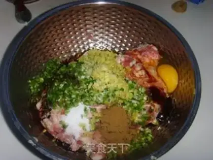 Make Steamed buns with pure meat filling step 1