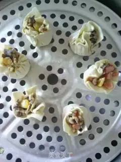 Make steamed dumplings step 19