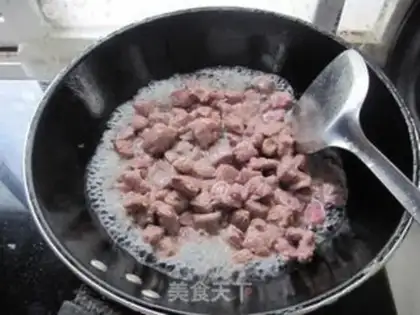 Make braised beef noodles step 1