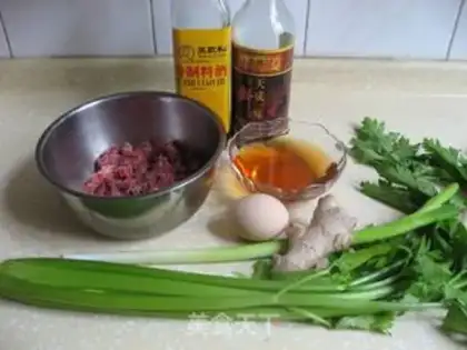 Make Celery beef bun step 0