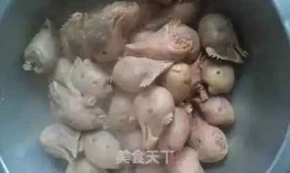 Make Home-made stewed chicken head step 0