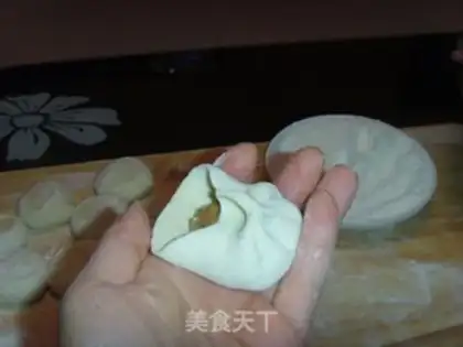 Make Steamed buns with pure meat filling step 8