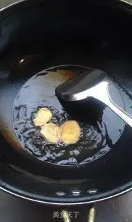 Make Home-made stewed chicken head step 1