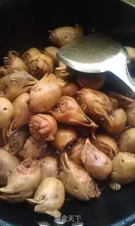 Make Home-made stewed chicken head step 2