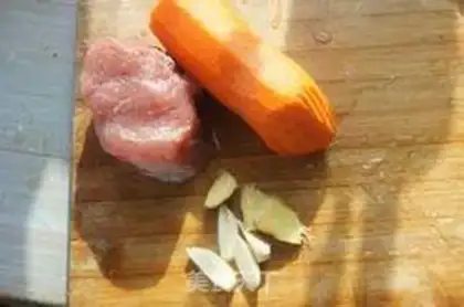 Make stir-fried pork with carrot step 0