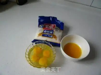 Make Homemade family crispy egg roll step 1