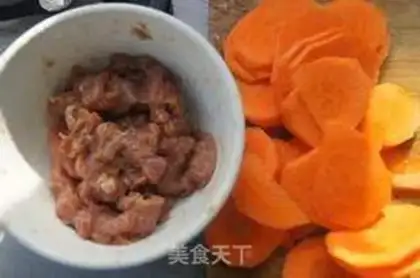 Make stir-fried pork with carrot step 1