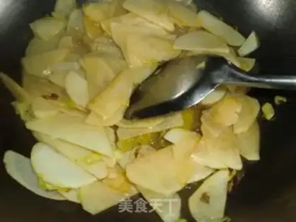 Make Red sausage potato chips step 5