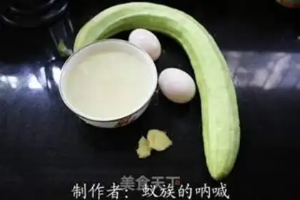 Make White melon and salted egg soup step 0