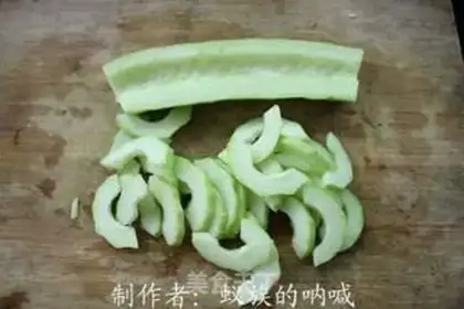 Make White melon and salted egg soup step 1
