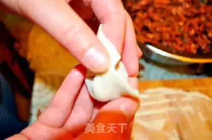 Make Shrimp and three delicacies wonton step 6